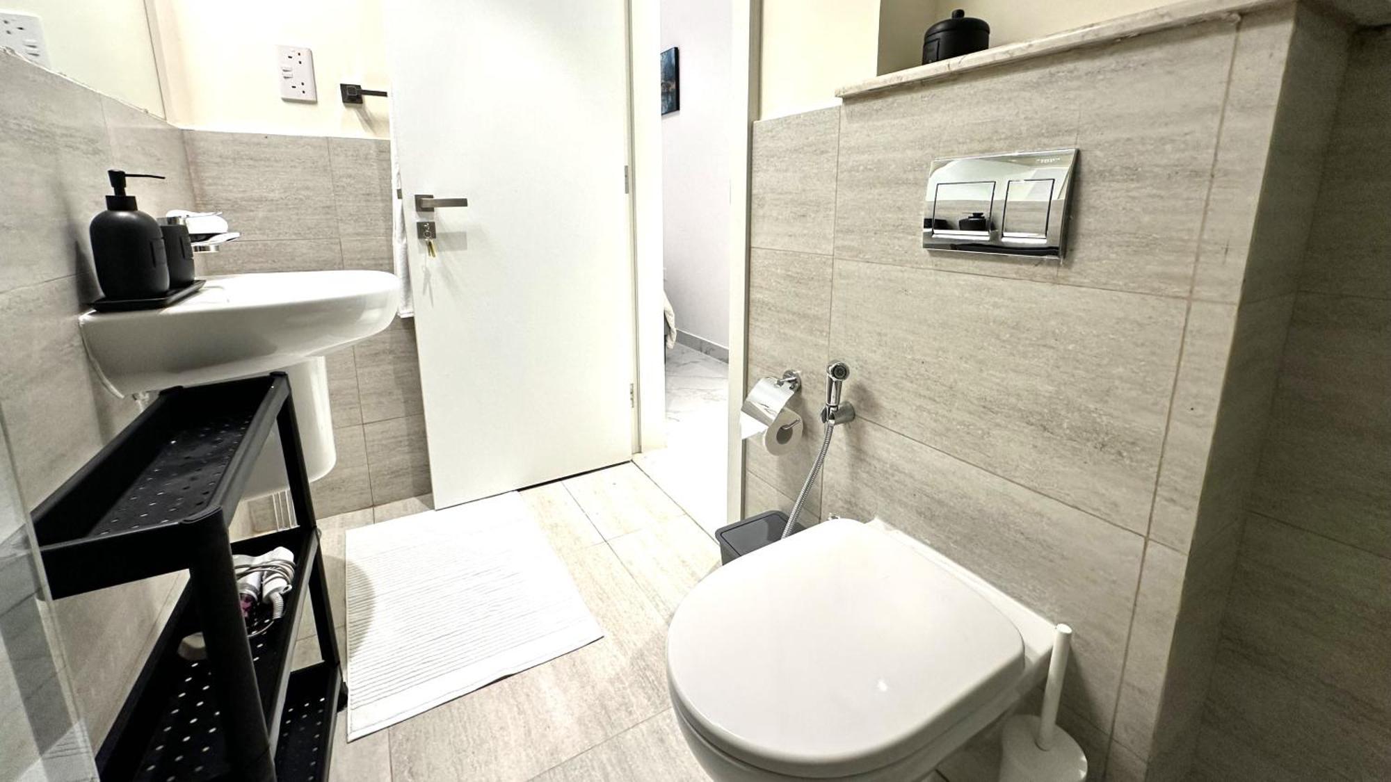 Apartment Desert Rose Apartment- Masdar Al Qurayyah